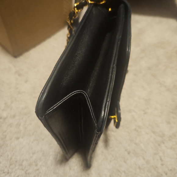 Chanel Lambskin Small Single Flap bag - Picture 3 of 11